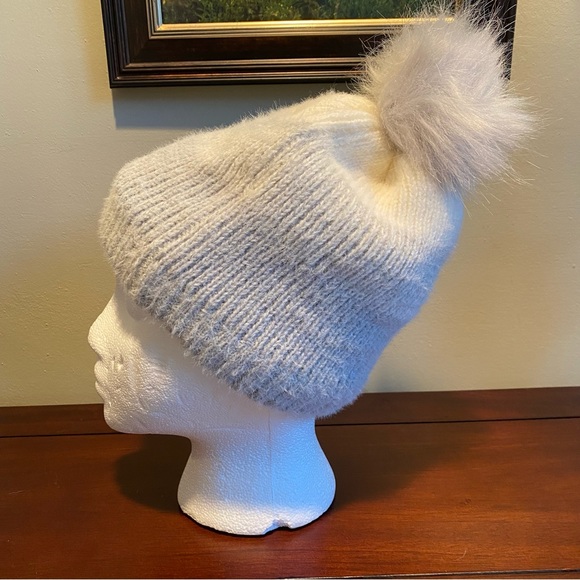 Faux Fur Grey/Cream Pom Pom Beanie Hat - Picture 3 of 5